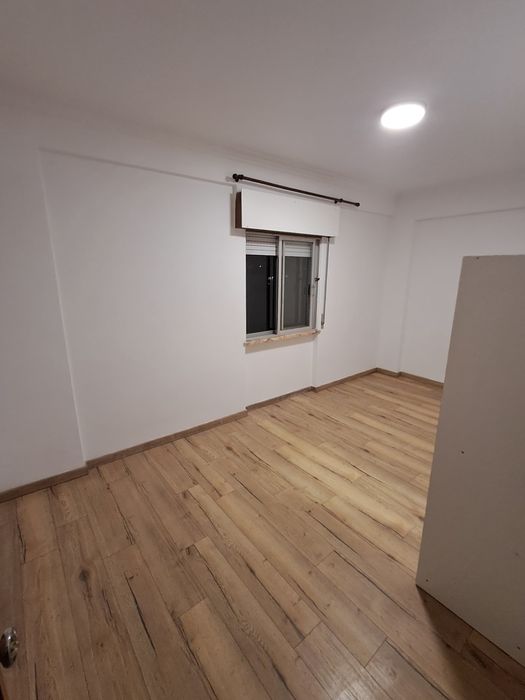 Vende-se apartamento T1 / Águas Livres