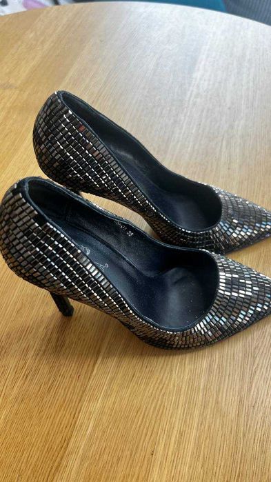 Luksusowe błyszczące buty