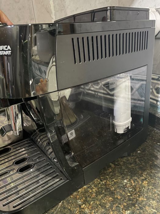 Máquina de café DeLonghi - Magnífica Start