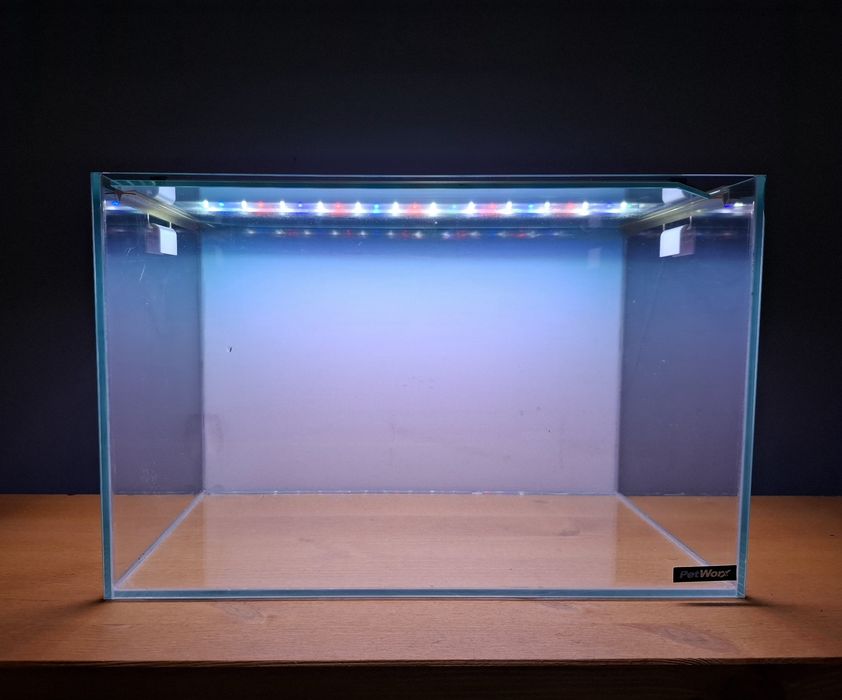 Aquário em vidro, com tampa Fundo degrade estilo ADA