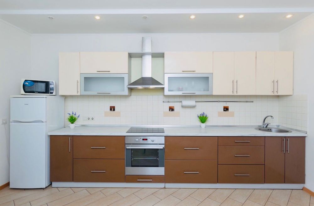 Подобово БУДИНОК НА ГЕНЕРАТОРІ. Ліфти вода цілодобово.