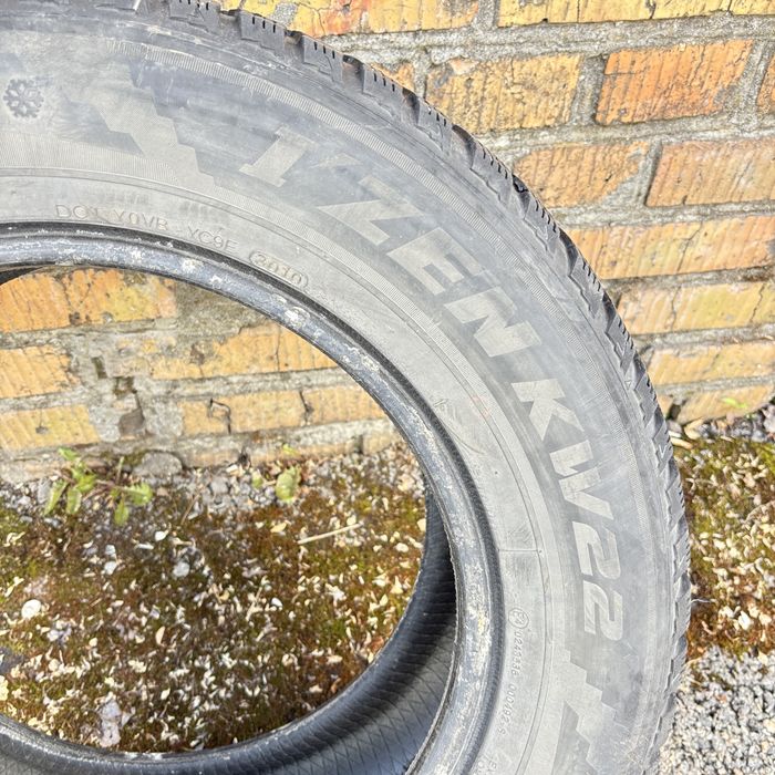 Шини зимові Kumho I'Zen KW22 235/60 R16