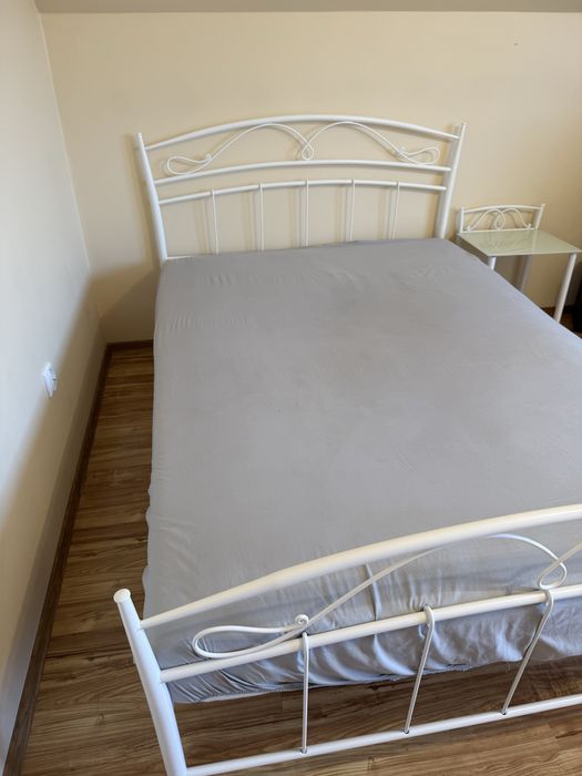 Lóżko z materacem 140x200 + szafka nocna