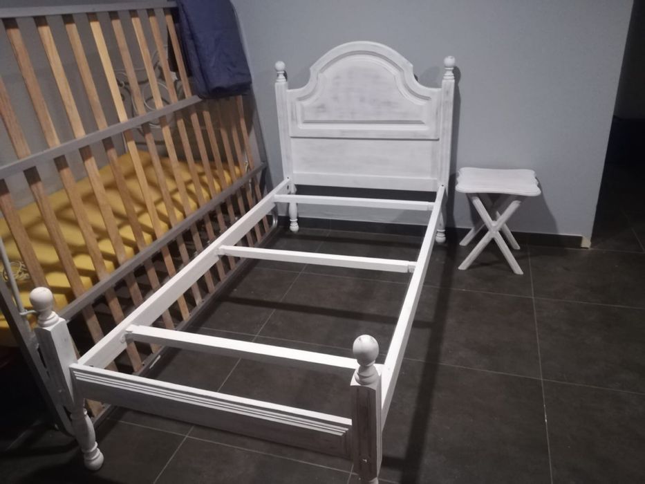 Cama solteiro com estrado articulado