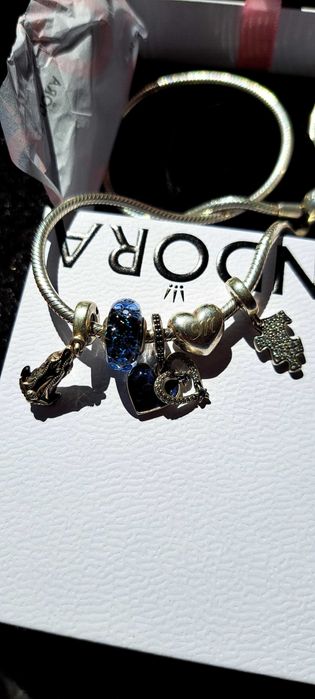 Pandora com pendentes