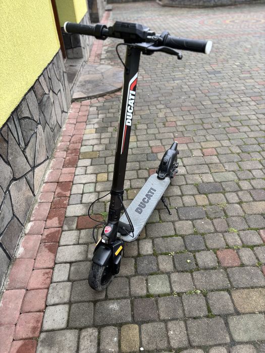 Електро самокат..