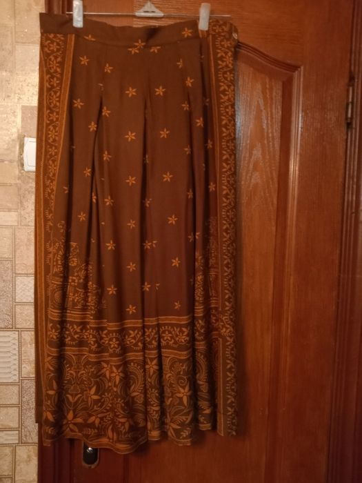 Длинная юбка.с цветочным принтом