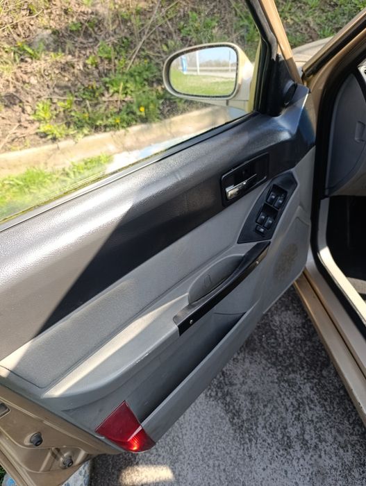 Автомобіль Geely MR