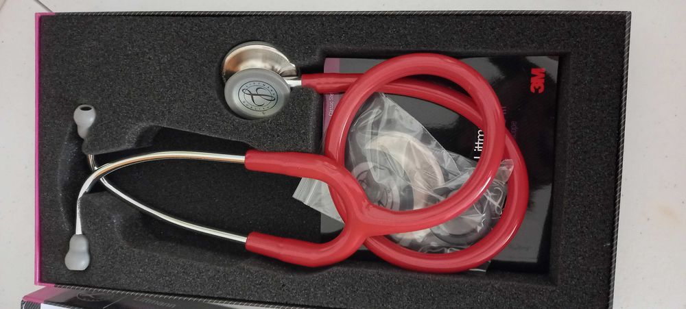 Estetoscópio novo, com caixa da Littmann Classic III