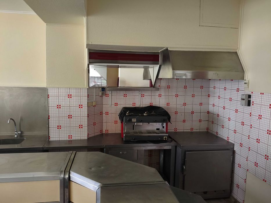 Vende-se Espaço Comercial na Urbanização do Loreto em Coimbra