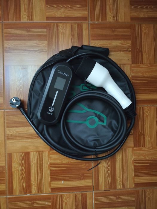 Estação portátil de carregamento de veículos elétricos e plug-in