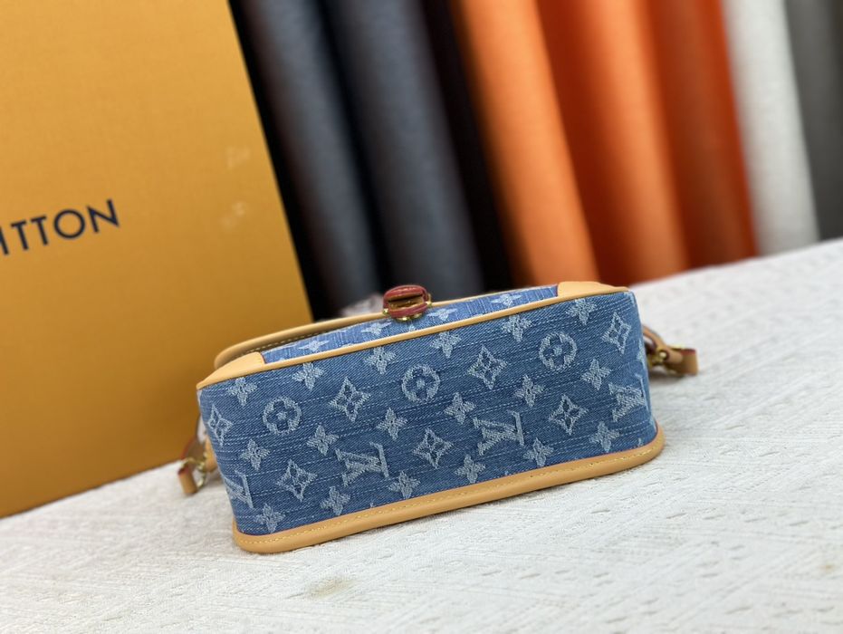 Жіноча крос-боді LOUIS VUITTON M46386