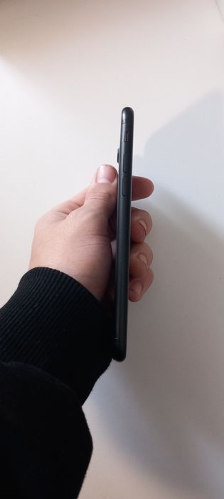 Продам айфон 7 на 32гб