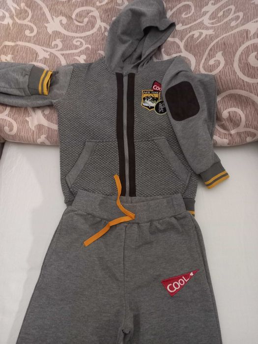 Продам Костюм трійка