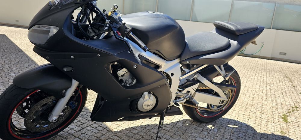 Vendo yamaha r6 2001 a precisar de sintonizar carboradores