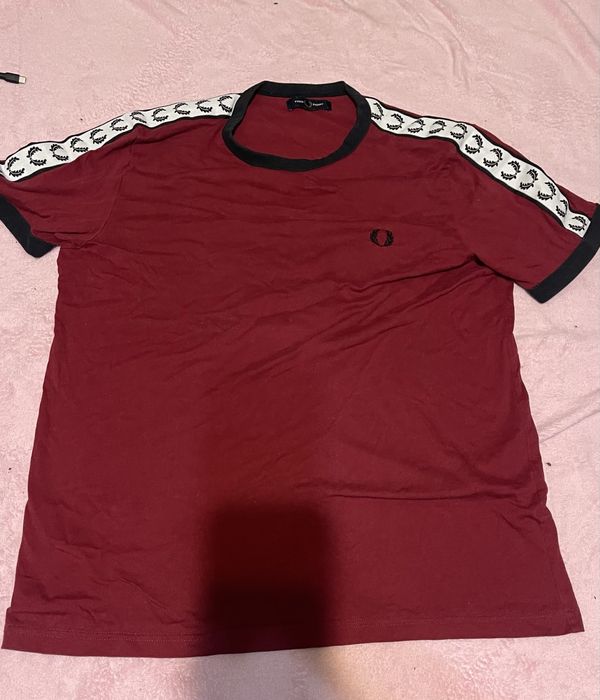 красное поло  FRED PERRY