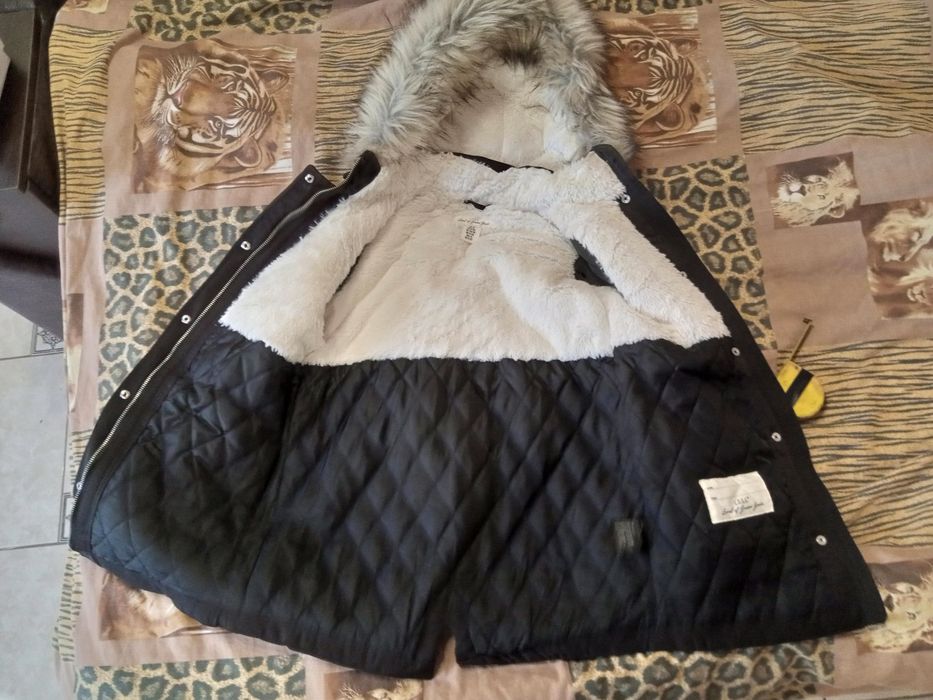 Продам зимнюю куртку на девочку