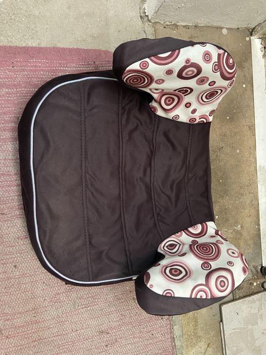 Assento para o carro em bom estado