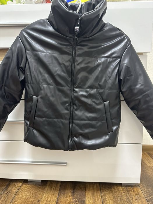 Куртка на дівчинку