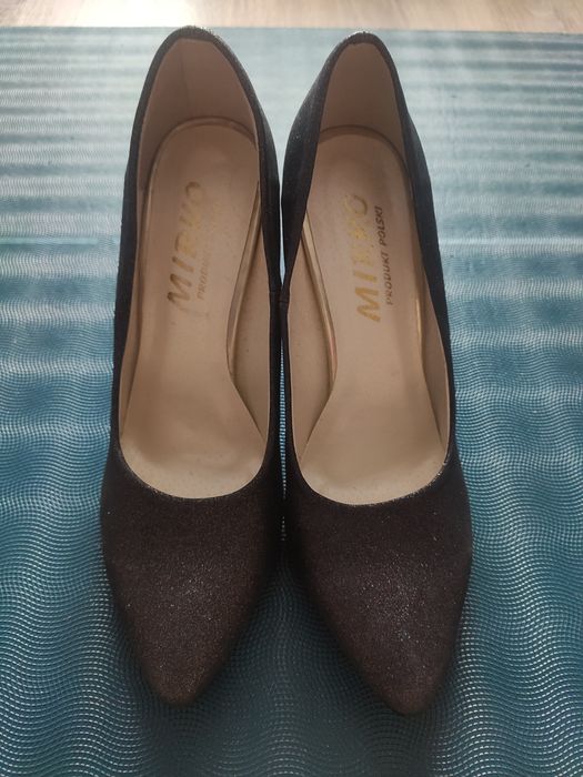 Buty - szpilki kryte z delikatnym czubkiem