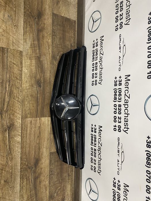 Mercedes C клас w 204  AMG решітка радіатора під датчик дистанції