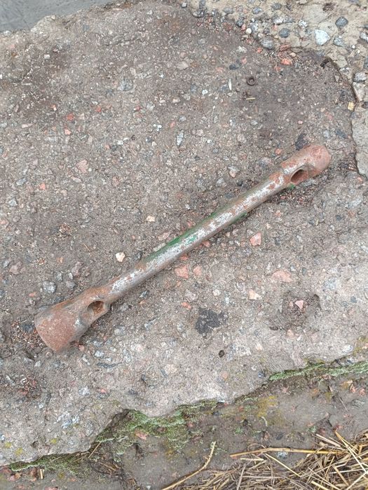 Продам ключ ступичный. на 104.