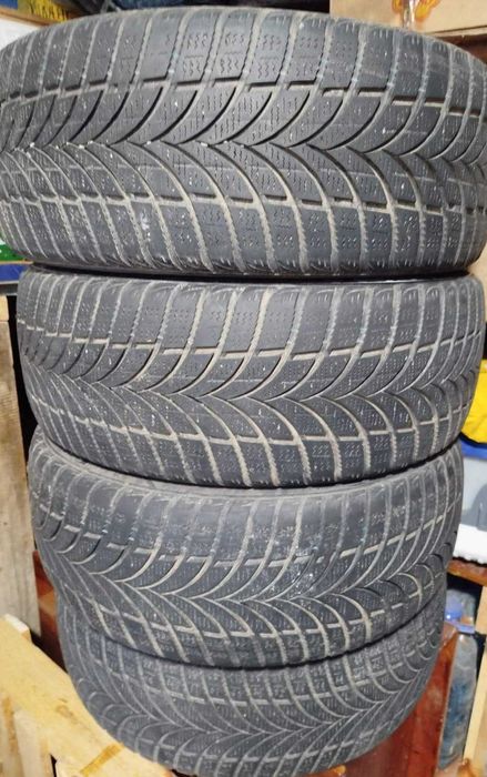 Зимова гума Maxxis PresaSnow 205/50/R17 2010г 5.0-5.5мм