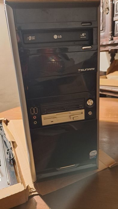 Desktop Tsunami + monitor + placa de video + teclado