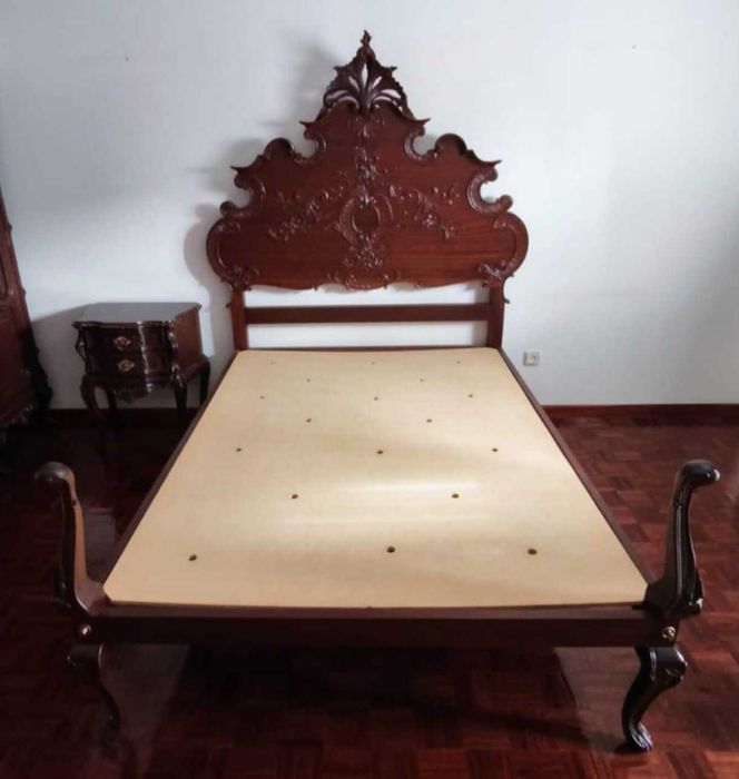 Cama estilo D. José, como nova