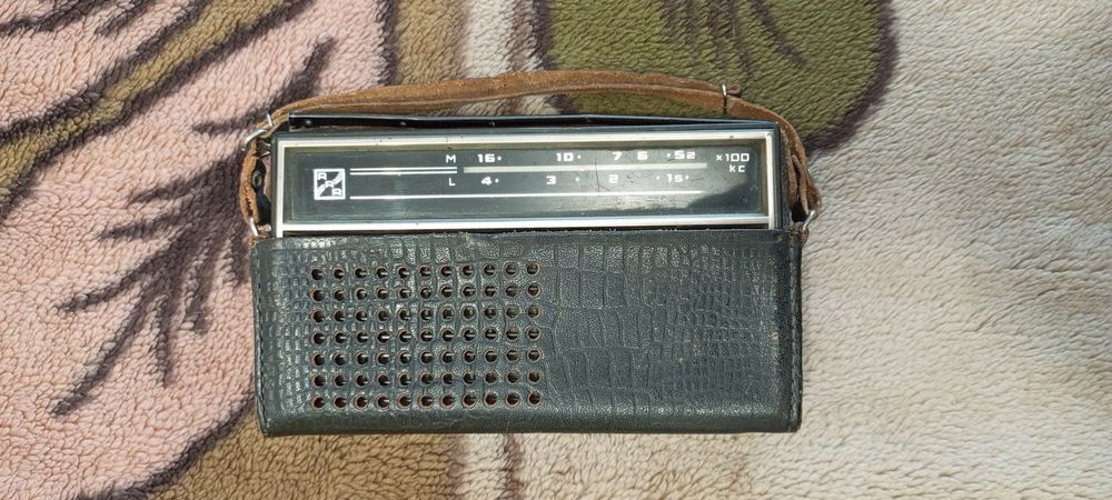 Продам б/у рабочий радиоприемник "СЕЛГА-402"