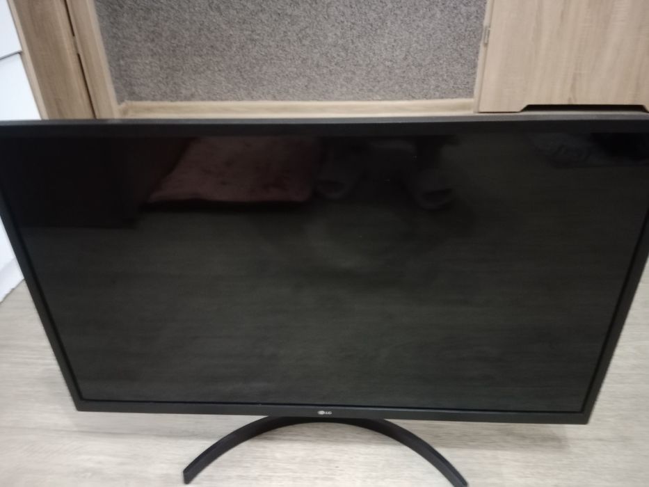 Monitor komputerowy 32"