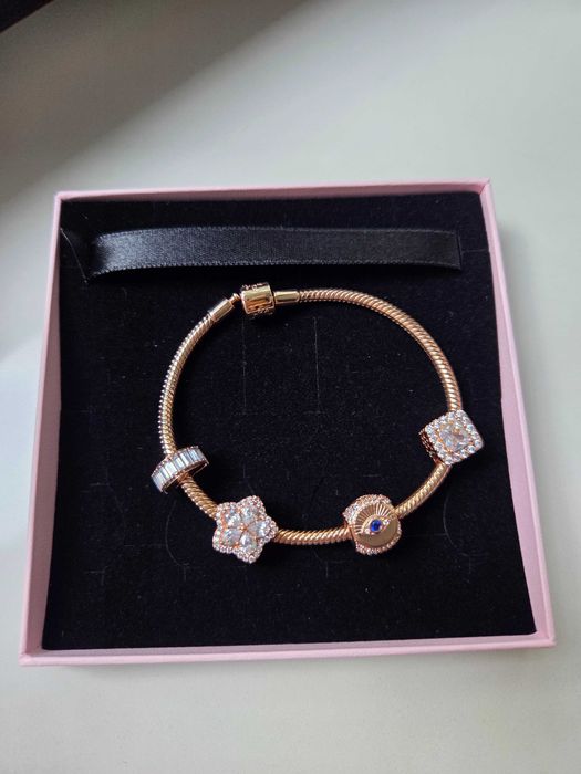 Bransoletka z charmsami Pandora