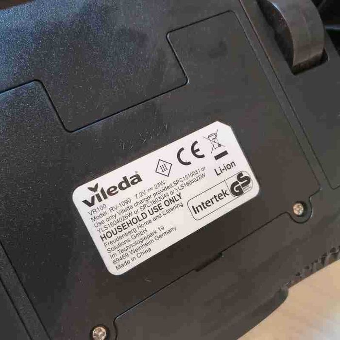 Robot sprzątający odkurzacz