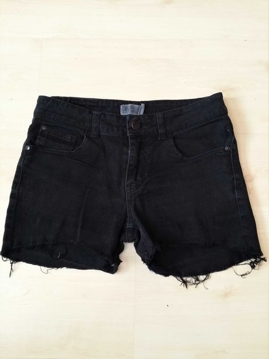 postrzępione czarne szorty jeansowe xs poszarpane spodenki krótkie roc