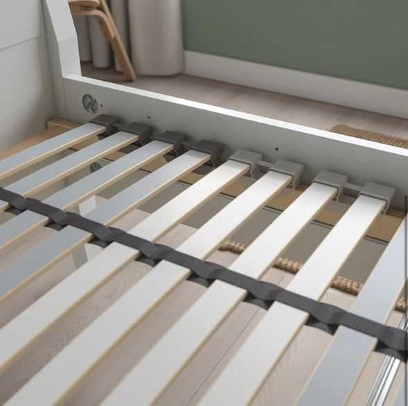 Cama / Estrado e colchão do IKEA