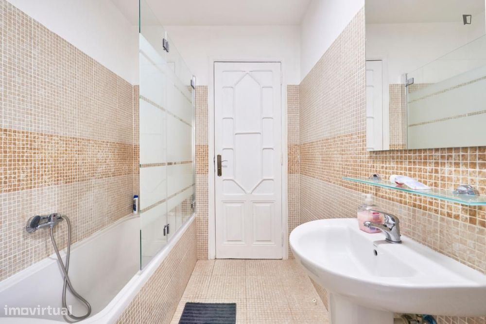 Quarto - localizado em Entrecampos Lisbon