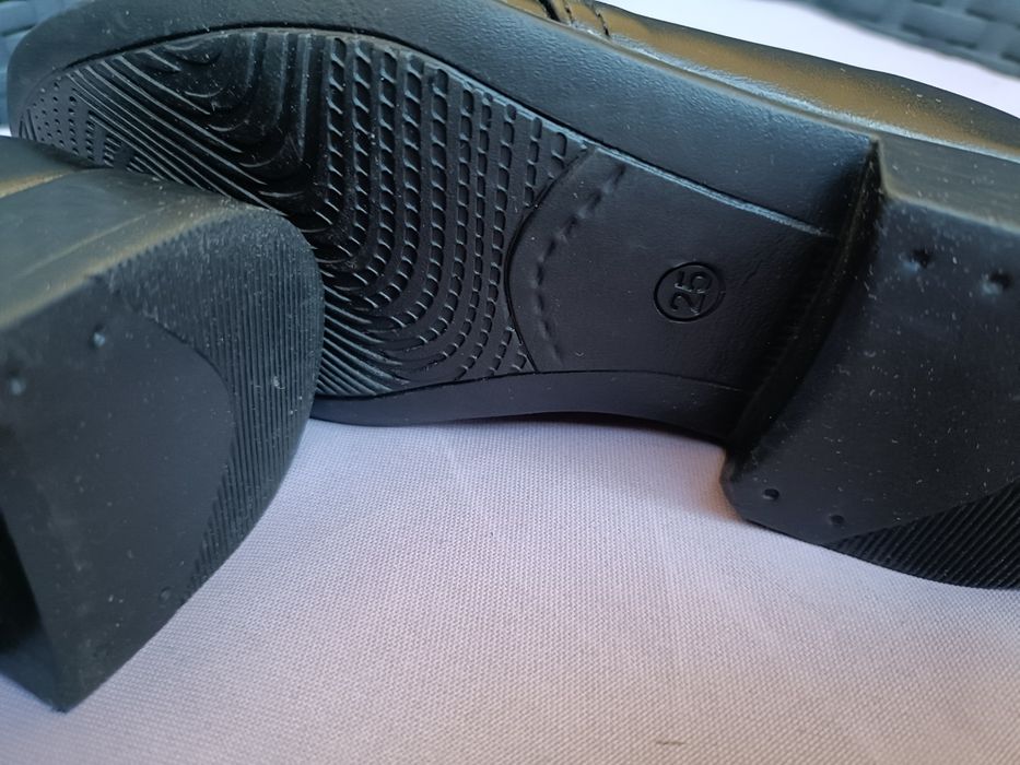 Wizytowe eleganckie buty chłopięce