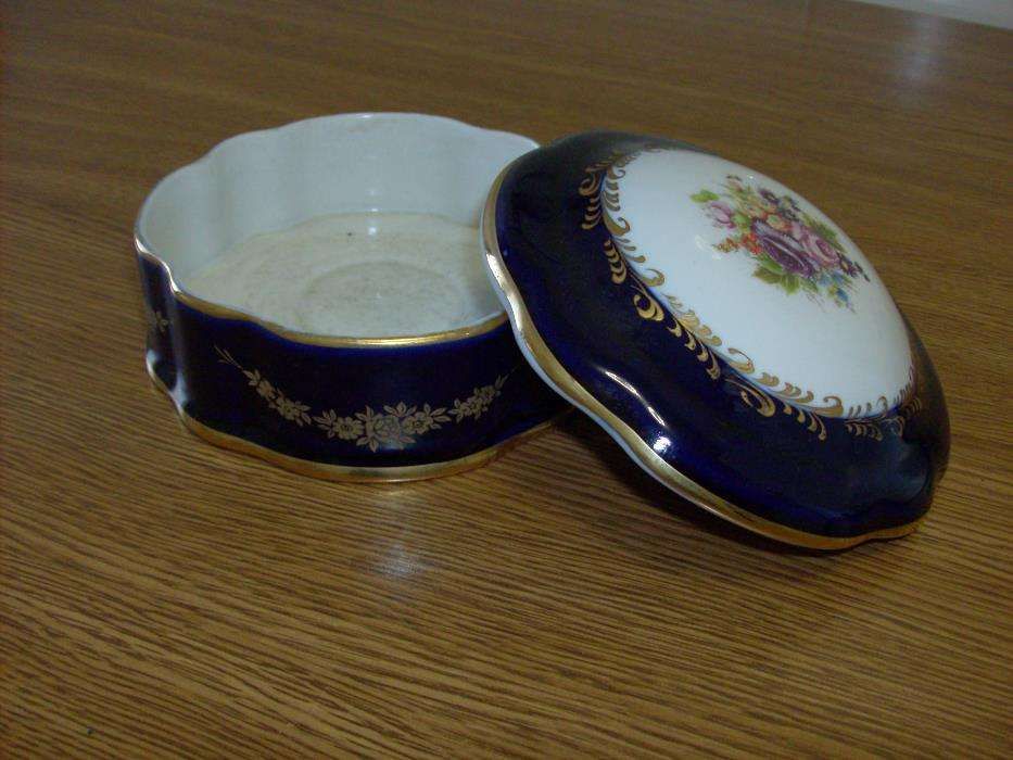 Guarda joias moldura e prato