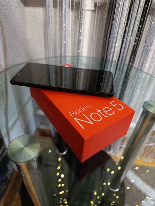 Телефон Xiaomi Redmi Note 5 (3/32)