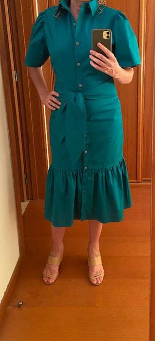 Vestido midi, decote costas. Tamanho M. Novo