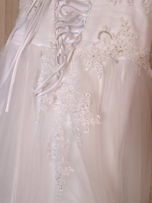 • Suknia ślubna jak nowa! Hiszpański styl + koło • piękna koronka M