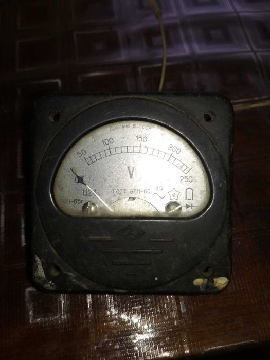 Вольтметри на 600 і 220 Вольт