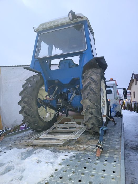 Pomoc  drogowa 24h/7 laweta transport maszyn budowlanych auto pomoc