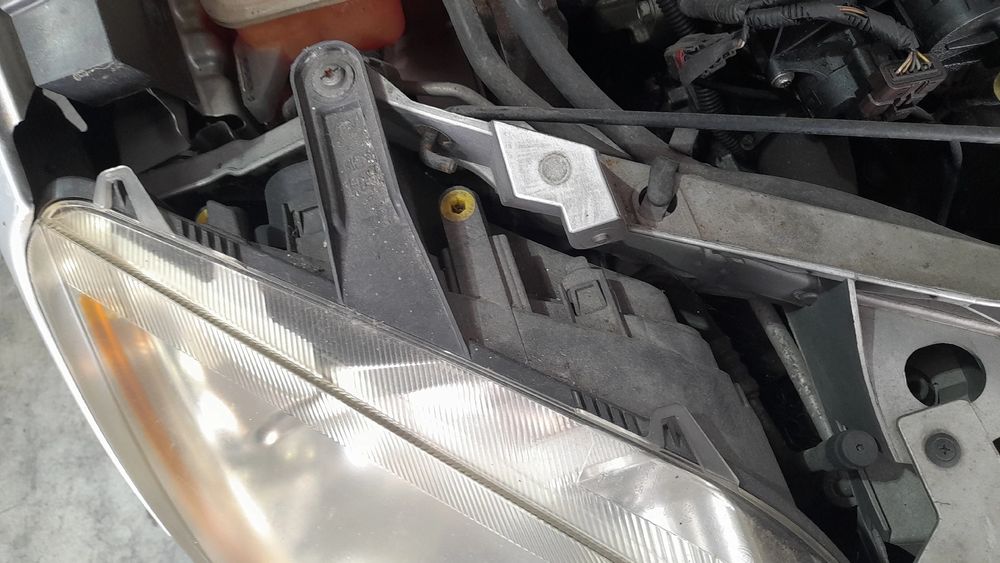 Ótica / farol direita FORD C-Max (DM2)