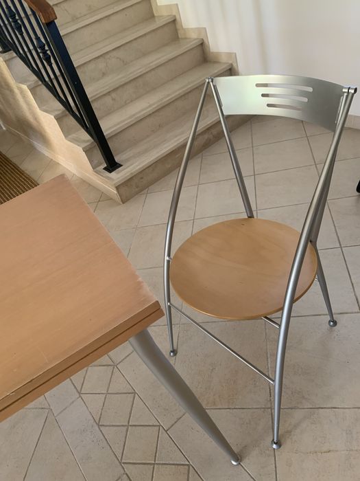 Mesa e duas cadeiras