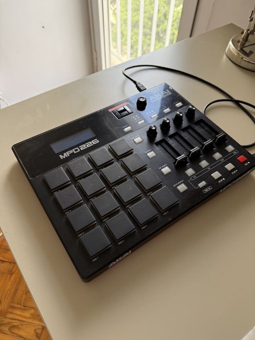 Controlador Akai MPD 226 (como novo)