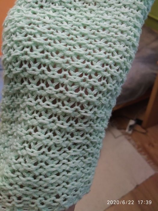 Sweter w kolorze miętowym