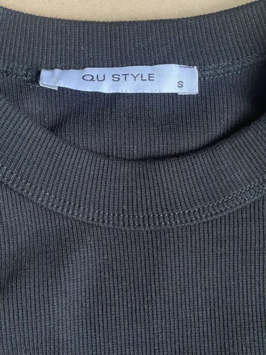 Чорна майка в рубчик Qu Style