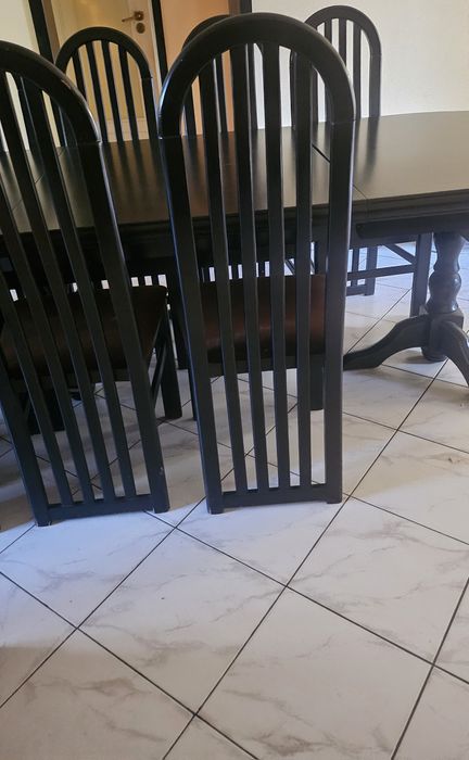 Stół drewniany z 14 krzeslami