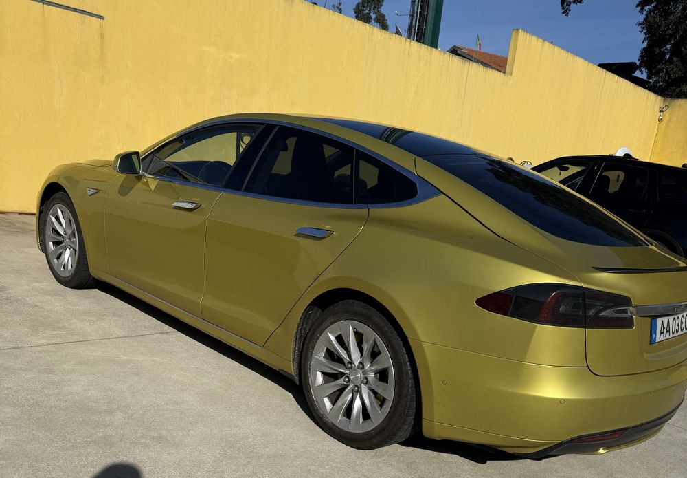 Tesla model S 85